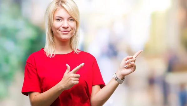 Junge Schöne Blonde Frau Trägt Rotes Shirt Über Isoliertem Hintergrund — Stockfoto