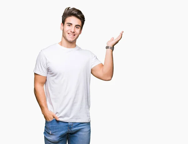 Junger Gutaussehender Mann Der Weißes Shirt Über Isoliertem Hintergrund Trägt — Stockfoto