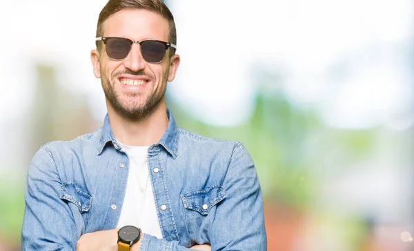 Handsome Man Wearing Fashion Sunglasses Happy Face Smiling Crossed Arms — Stock Photo, Image