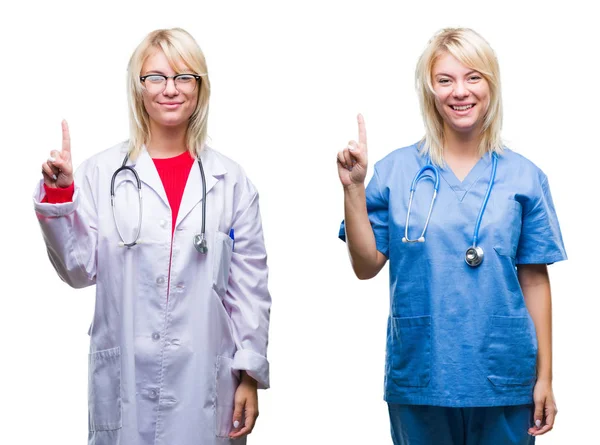 自信と幸せそうに微笑みながら指ナンバーワンで見せ 指を上げる白い孤立した背景の上に医師と看護師の女性のコラージュ — ストック写真