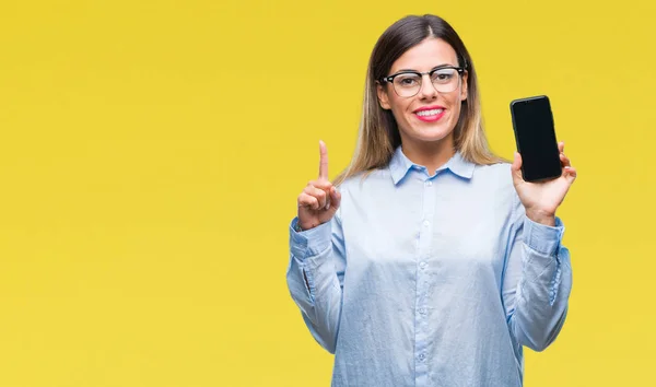 Jonge Mooie Zakelijke Vrouw Weergegeven Leeg Scherm Van Smartphone Geïsoleerd — Stockfoto