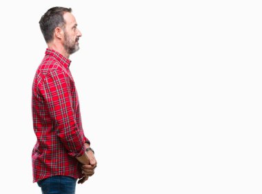 Orta yaş ağarmış komuta sizde izole arka tarafına, seyir üzerinde dinlenmek doğal yüz emin gülümseme ile pozuyla profili.