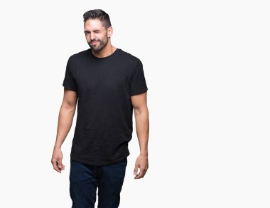 Genç yakışıklı adam seksi bir ifadeyle, neşeli ve mutlu yüzünü kameraya bakarak göz kırpıyor izole arka plan üzerinde.