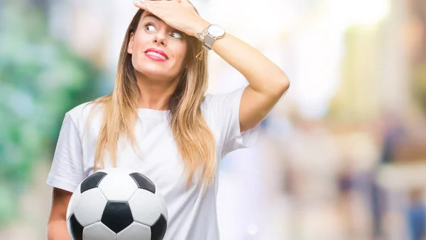 Jeune Belle Femme Tenant Ballon Football Sur Fond Isolé Stressé — Photo