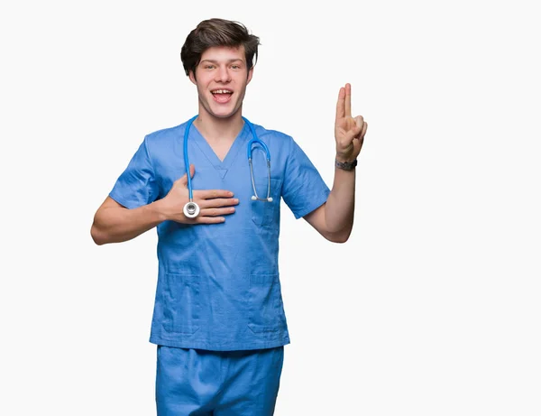 Młody Lekarz Noszenie Munduru Medycznego Białym Tle Przeklinanie Ręką Klatce — Zdjęcie stockowe