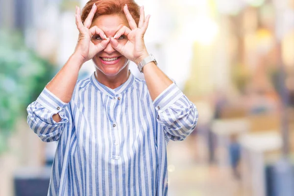 Atractiva Mujer Pelirroja Caucásica Mayor Sobre Fondo Aislado Haciendo Buen — Foto de Stock