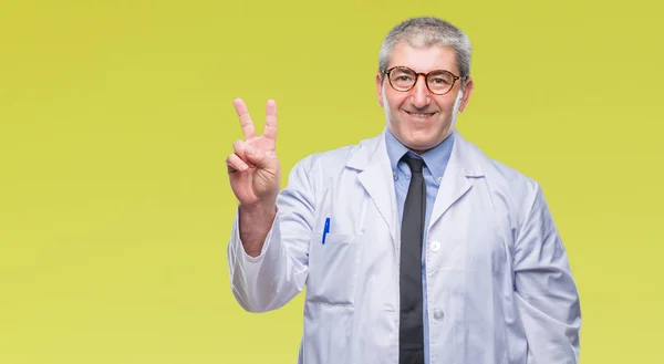 Stilig Senior Doktor Forskare Professionell Man Klädd Vit Rock Över — Stockfoto