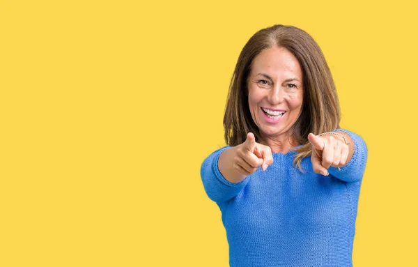 Medioevo Bella Donna Indossa Maglione Invernale Sfondo Isolato Indicando Voi — Foto Stock