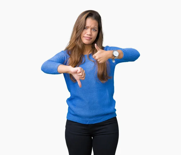 Junge Schöne Brünette Frau Trägt Blauen Pullover Über Isoliertem Hintergrund — Stockfoto