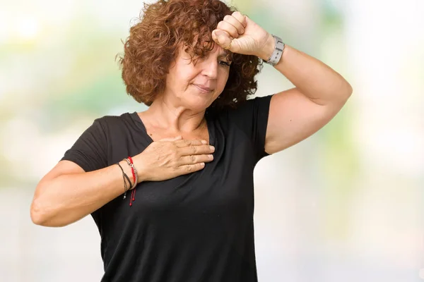 Hermosa Mujer Mayor Mediana Edad Sobre Fondo Aislado Tocando Frente — Foto de Stock