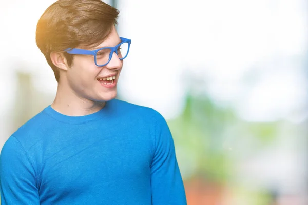 Junger Gutaussehender Mann Mit Blauer Brille Vor Isoliertem Hintergrund Der — Stockfoto
