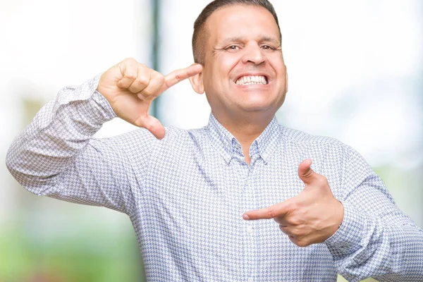 Homem Negócios Árabe Meia Idade Sobre Fundo Isolado Sorrindo Fazendo — Fotografia de Stock