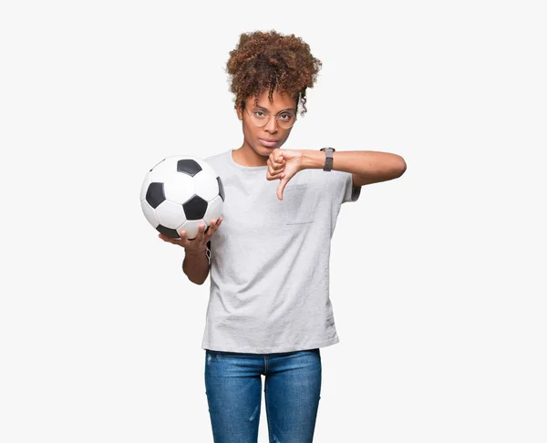 Молодих Афро Американських Жінки Тримає Футбол Футбольний Над Ізольованих Фону — стокове фото