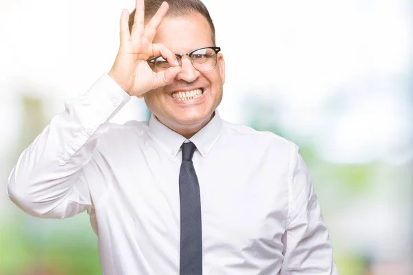 Meia Idade Bussines Árabe Homem Vestindo Óculos Sobre Fundo Isolado — Fotografia de Stock