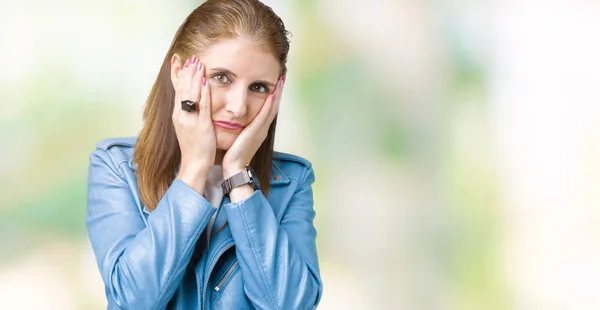 Rijpe Vrouw Mooie Middenleeftijd Mode Lederen Jas Dragen Geïsoleerde Achtergrond — Stockfoto