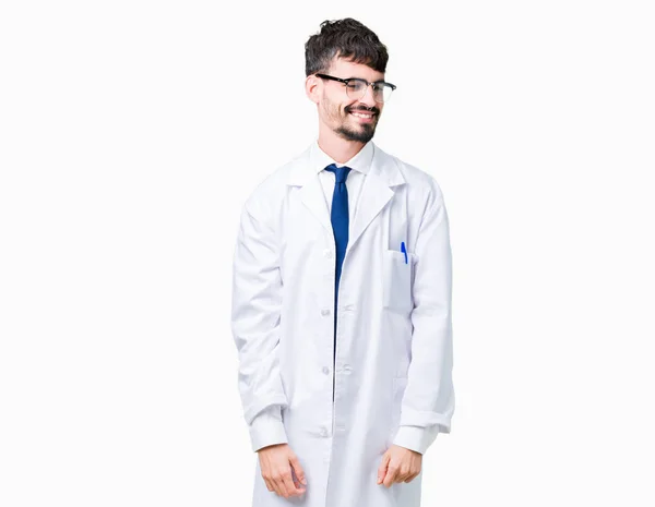 Giovane Scienziato Professionista Uomo Indossa Cappotto Bianco Sfondo Isolato Guardando — Foto Stock