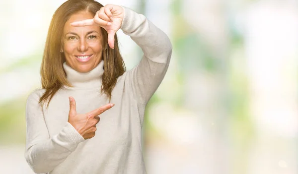Schöne Erwachsene Frau Mittleren Alters Trägt Winterpullover Über Isoliertem Hintergrund — Stockfoto