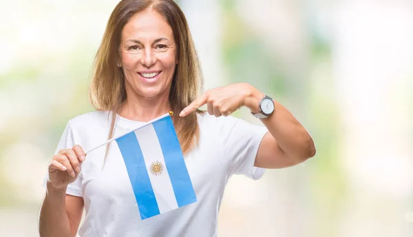 Hispanische Frau Mittleren Alters Mit Argentinien Fahne Vor Isoliertem Hintergrund — Stockfoto