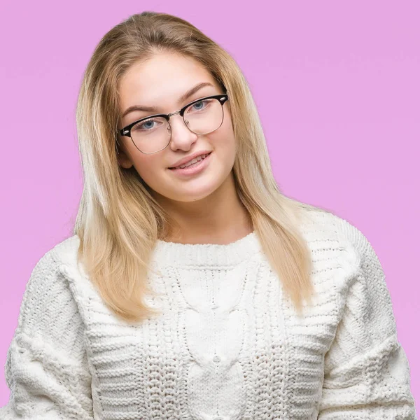 Junge Kaukasische Frau Mit Brille Vor Isoliertem Hintergrund Die Mit — Stockfoto