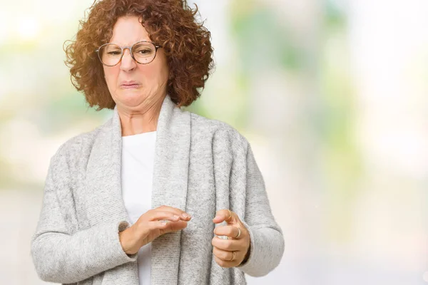 Bella Donna Anziana Mezza Età Che Indossa Giacca Occhiali Sfondo — Foto Stock