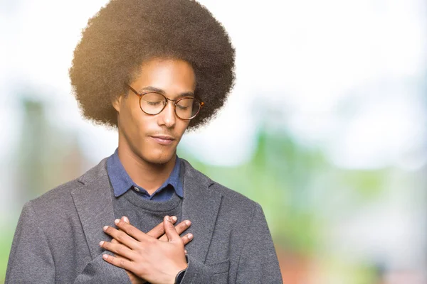 Jovem Homem Negócios Afro Americano Com Cabelo Afro Usando Óculos — Fotografia de Stock