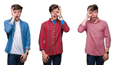 Beyaz izole arka plan üzerinde genç adam kolaj sürpriz yüz, göz parmaklarıyla bakarak şok ok jest yapıyor. İnanılmaz ifade.