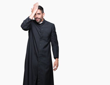 Genç Hıristiyan rahip izole arka kafasına hata için el ile sürpriz üzerinde hata hatırlıyorum. Unuttum, kötü bellek kavramı.