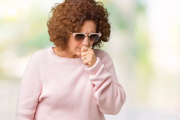 Hermosa Mujer Mediana Edad Ager Usando Suéter Rosa Gafas Sol —  Fotos de Stock