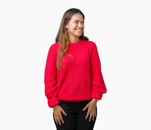 Όμορφη Μελαχρινή Νεαρή Γυναίκα Φοράει Κόκκινο Χειμώνα Πουλόβερ Πάνω Από — Φωτογραφία Αρχείου