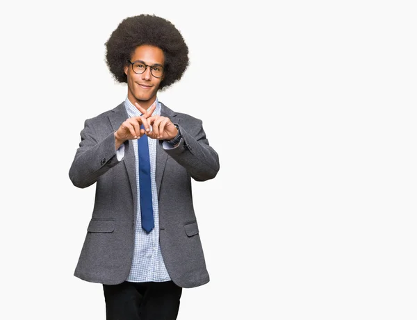 Junger Afrikanisch Amerikanischer Geschäftsmann Mit Afro Haaren Trägt Brille Ablehnung — Stockfoto