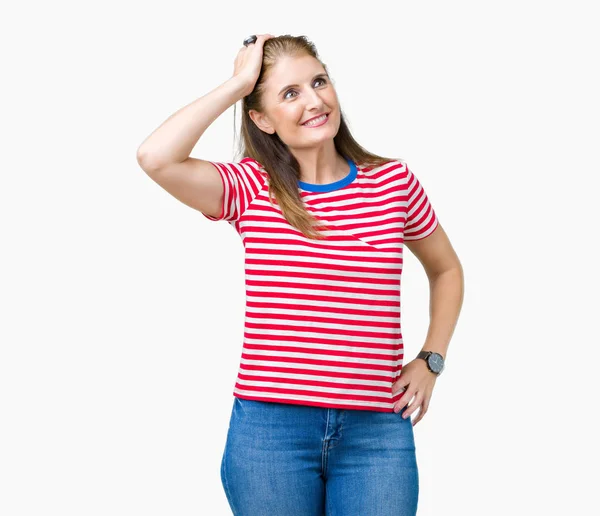 Medelåldern Mogen Kvinna Bär Casual Shirt Över Isolerade Bakgrund Leende — Stockfoto