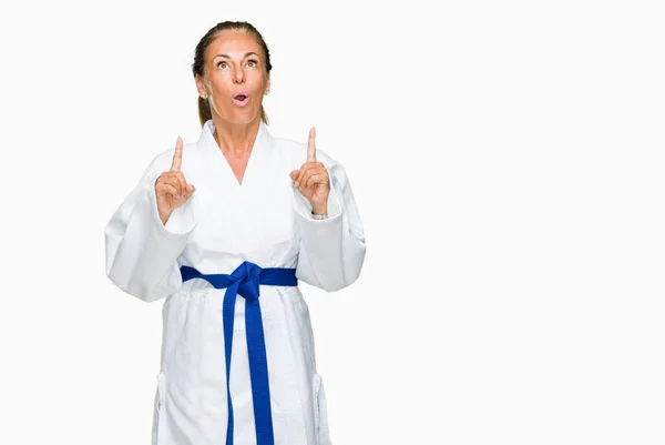 Middle Age Adult Woman Wearing Karate Kimono Uniform Isolated Background — Stock Photo, Image