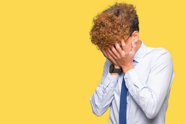 Jovem Homem Negócios Bonito Com Afro Vestindo Óculos Com Expressão — Fotografia de Stock