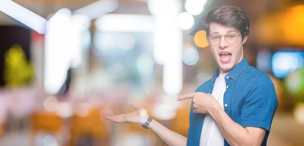 Young Handsome Man Wearing Glasses Isolated Background Amazed Smiling Camera — Stock Photo, Image