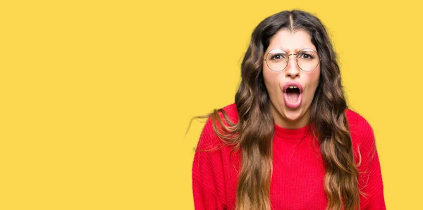 Joven Hermosa Mujer Con Gafas Rojas Miedo Conmocionado Con Expresión — Foto de Stock