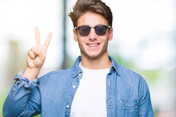 Young Handsome Man Wearing Sunglasses Isolated Background Showing Pointing Fingers — Stock Photo, Image