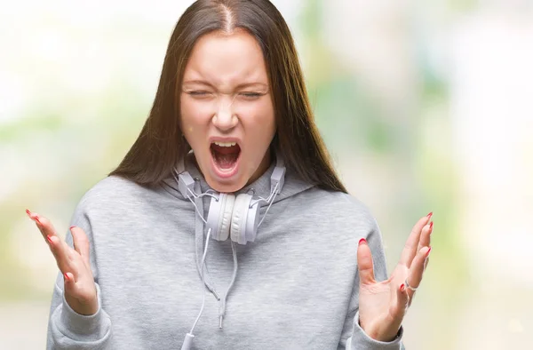 Junge Schöne Kaukasische Studentin Mit Kopfhörern Über Isoliertem Hintergrund Verrückt — Stockfoto