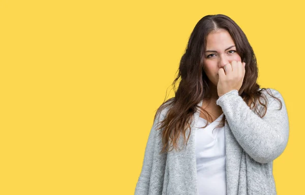 Hermosa Mujer Joven Tamaño Grande Con Chaqueta Invierno Sobre Fondo —  Fotos de Stock