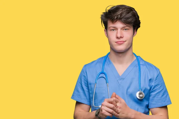 Jonge Dokter Medische Uniform Dragen Geïsoleerd Samen Achtergrond Handen Vingers — Stockfoto