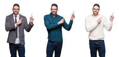 Yakışıklı iş adamı gülümseyen ve iki elleri ve parmakları ile tarafına işaret kamera bakıyor beyaz izole arka plan üzerine kolaj.