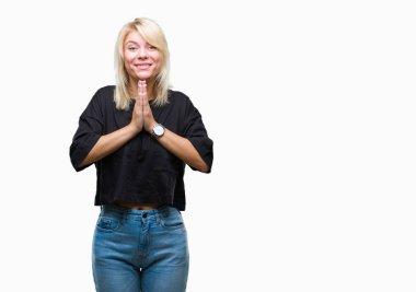 İzole arka plan birlikte emin gülümseyen bağışlanmak ellerle dua genç güzel sarışın kadın.