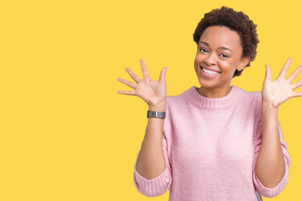 Hermosa Mujer Afroamericana Joven Sobre Fondo Aislado Mostrando Señalando Con —  Fotos de Stock