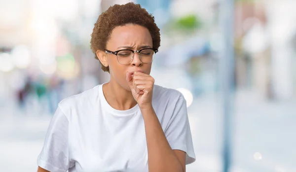 Mooie Jonge African American Vrouw Het Dragen Van Bril Geïsoleerde — Stockfoto