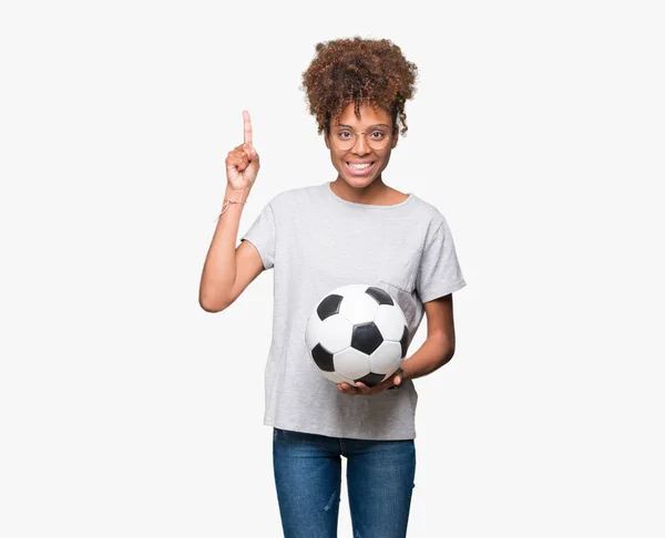 Genç Afrikalı Amerikalı Kadın Futbol Futbol Topu Tutan Arka Plan — Stok fotoğraf