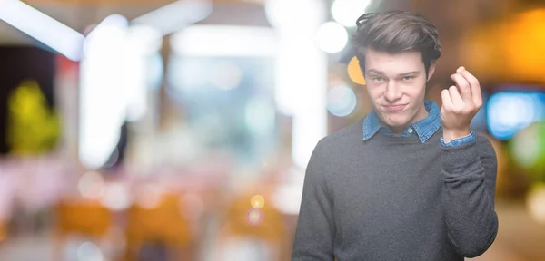 Joven Hombre Elegante Guapo Sobre Fondo Aislado Haciendo Gesto Italiano — Foto de Stock