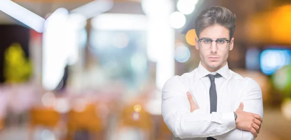 Jovem Homem Negócios Usando Óculos Sobre Fundo Isolado Cético Nervoso — Fotografia de Stock
