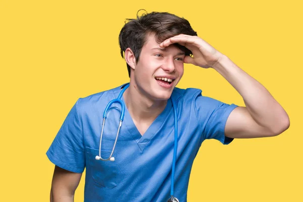 Jonge Dokter Medische Uniform Dragen Geïsoleerd Achtergrond Erg Blij Lachende — Stockfoto