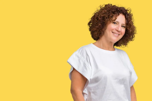 Mooie Midden Ager Senior Vrouw Dragen Witte Shirt Geïsoleerde Achtergrond — Stockfoto