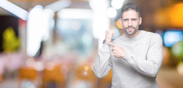 Joven Hombre Guapo Vistiendo Sudadera Sobre Fondo Aislado Toda Prisa —  Fotos de Stock