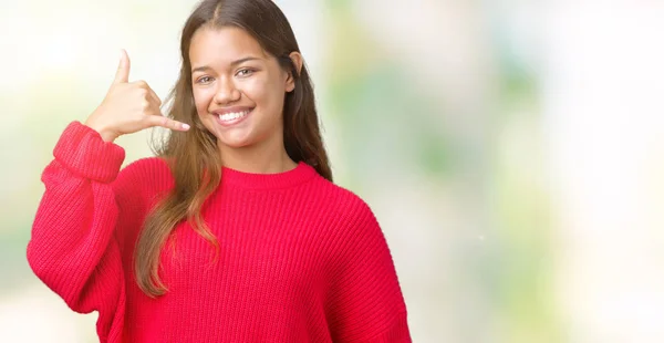 Giovane Bella Donna Bruna Che Indossa Maglione Invernale Rosso Sfondo — Foto Stock